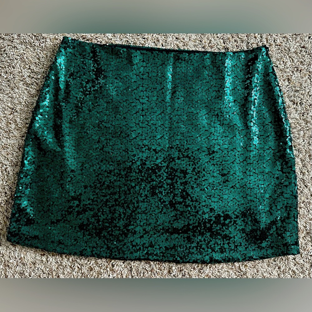 Sequin mini skirt, size M, green and black